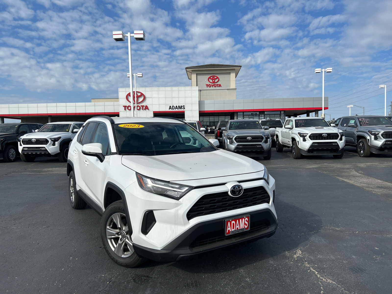 2023 Toyota RAV4 XLE 2