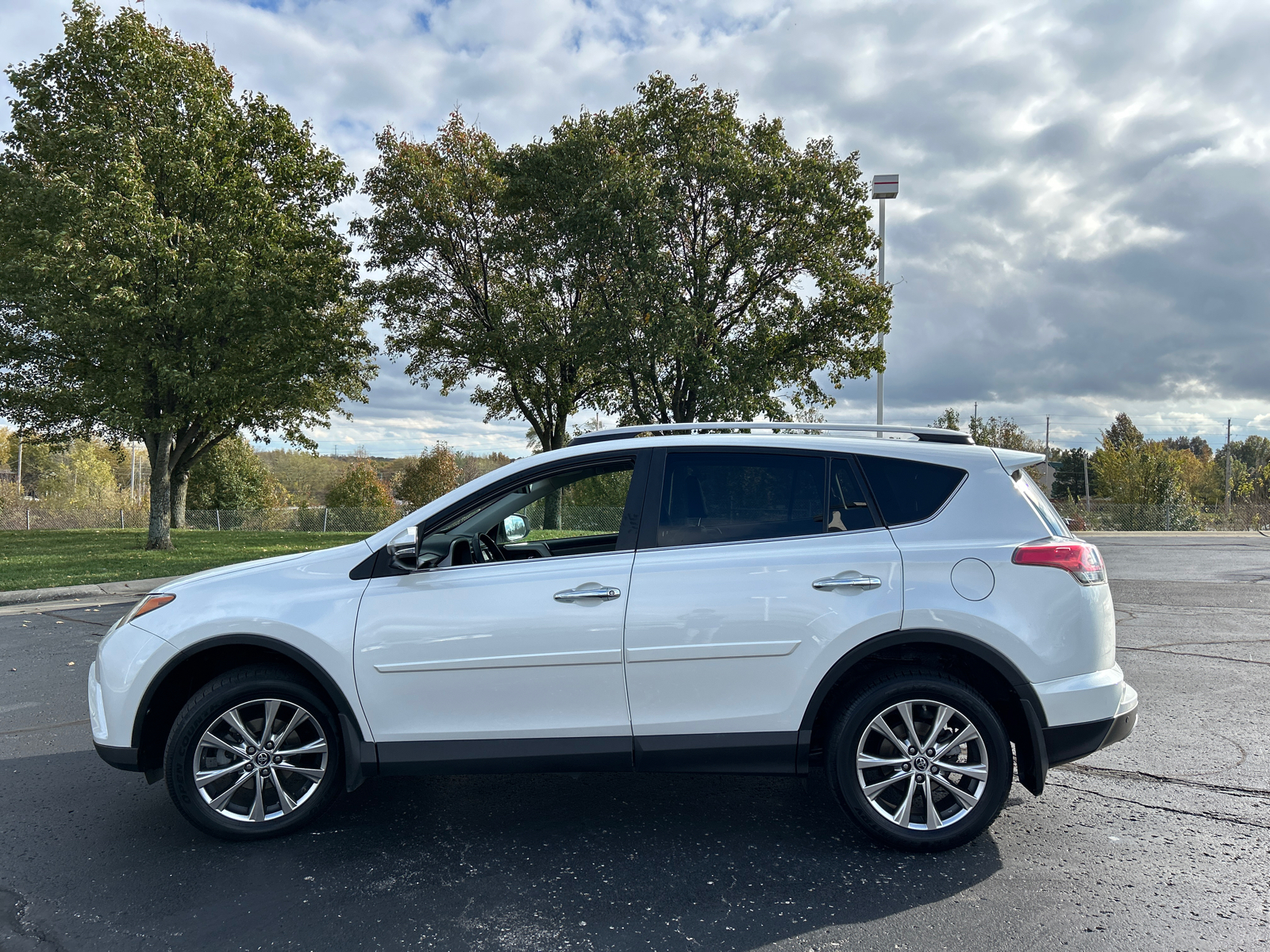 2017 Toyota RAV4 Limited 5