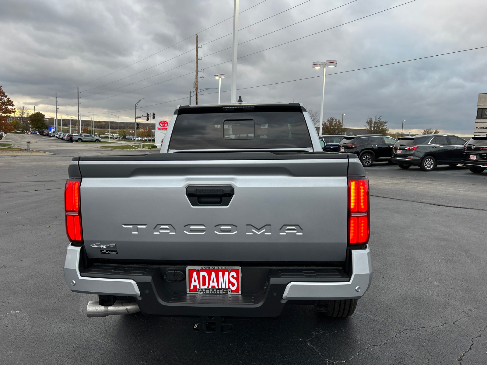 2024 Toyota Tacoma 4WD SR5 8