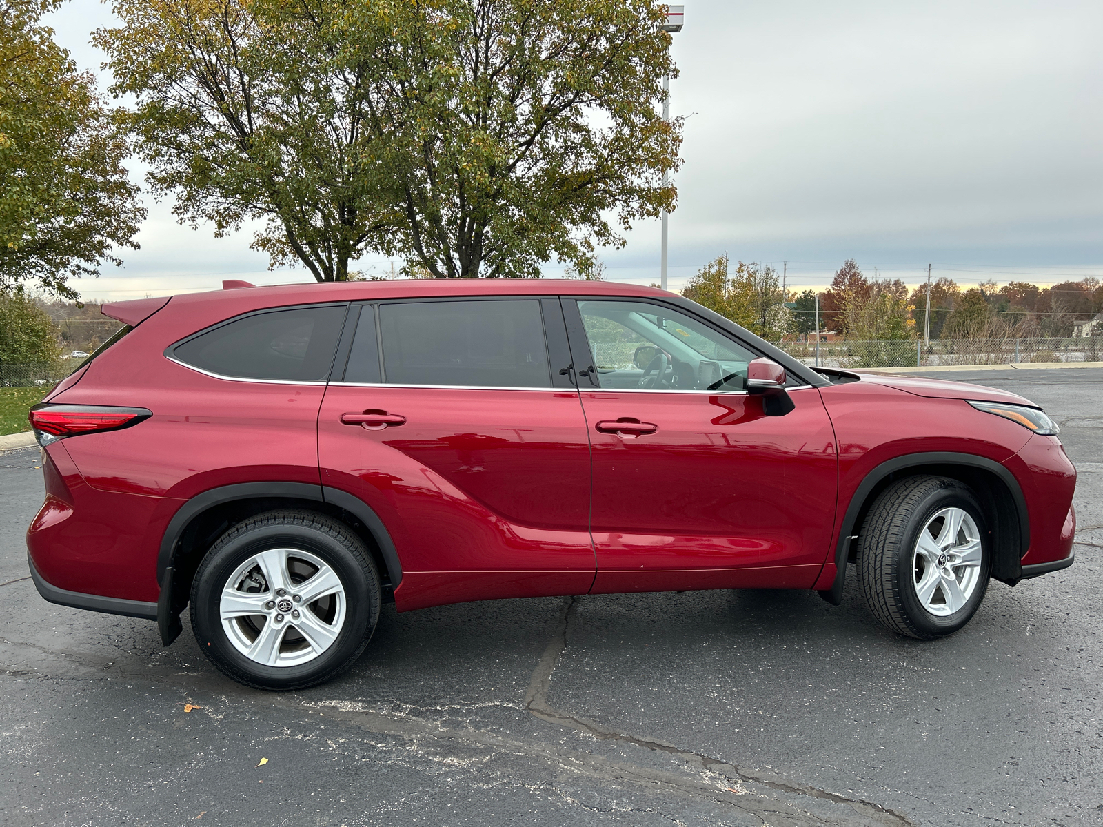 2021 Toyota Highlander LE 10