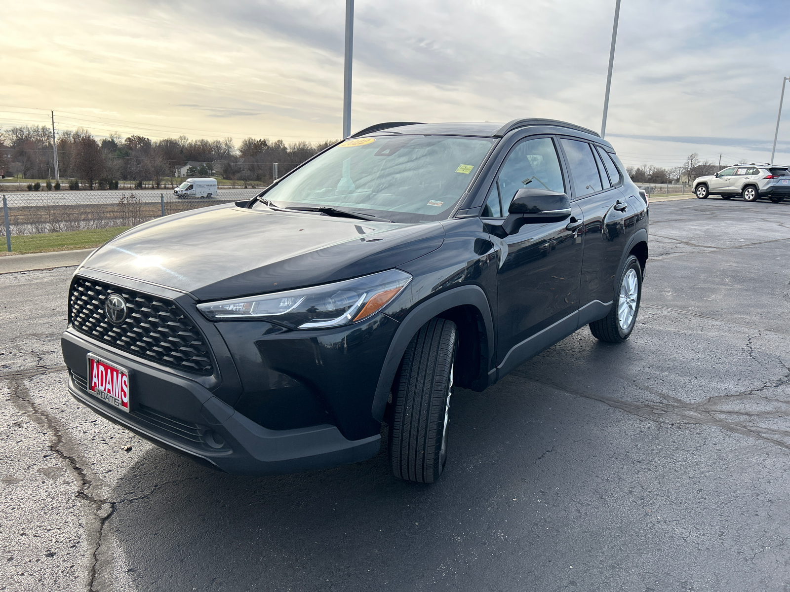 2022 Toyota Corolla Cross LE 4