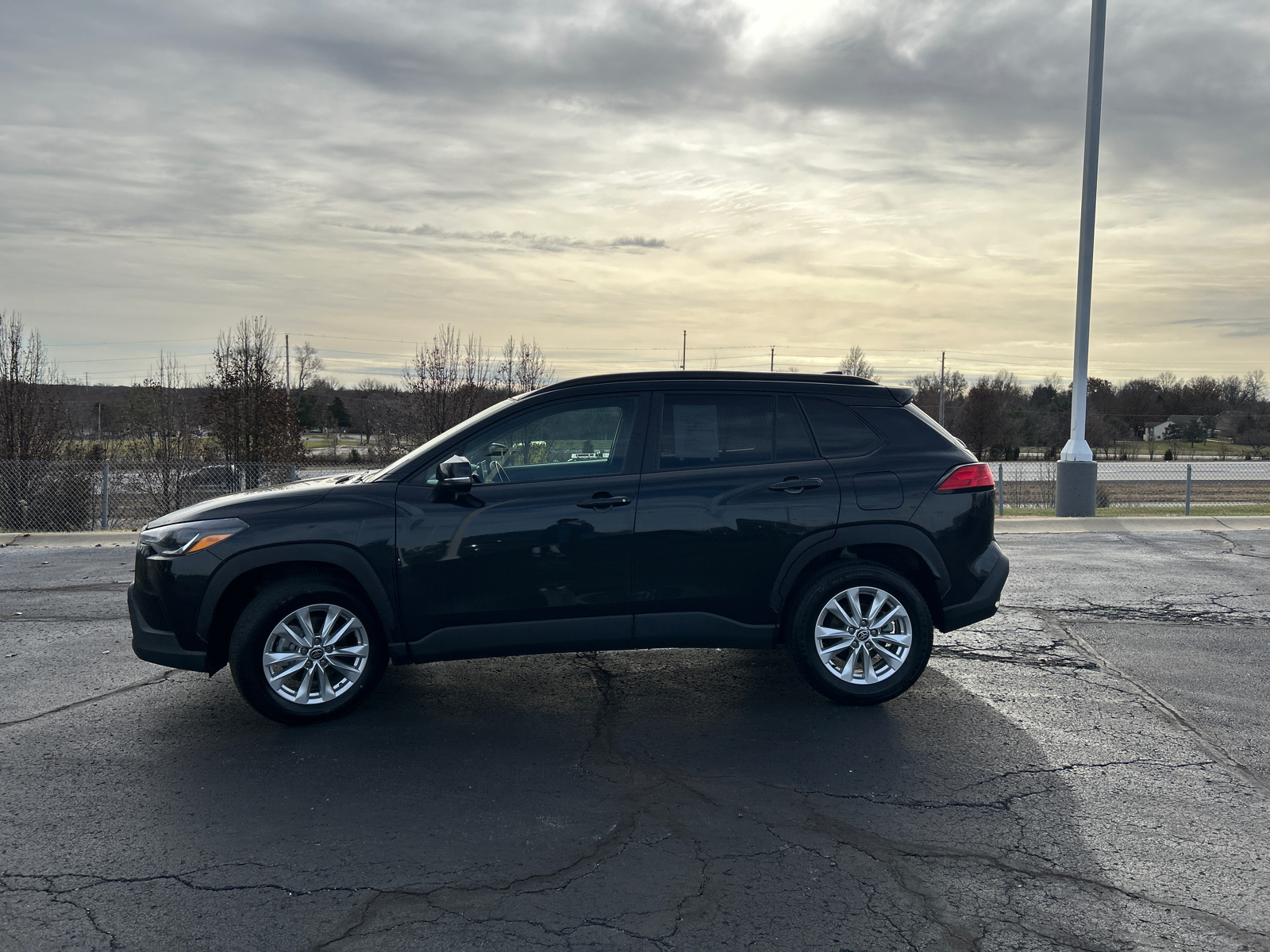 2022 Toyota Corolla Cross LE 5