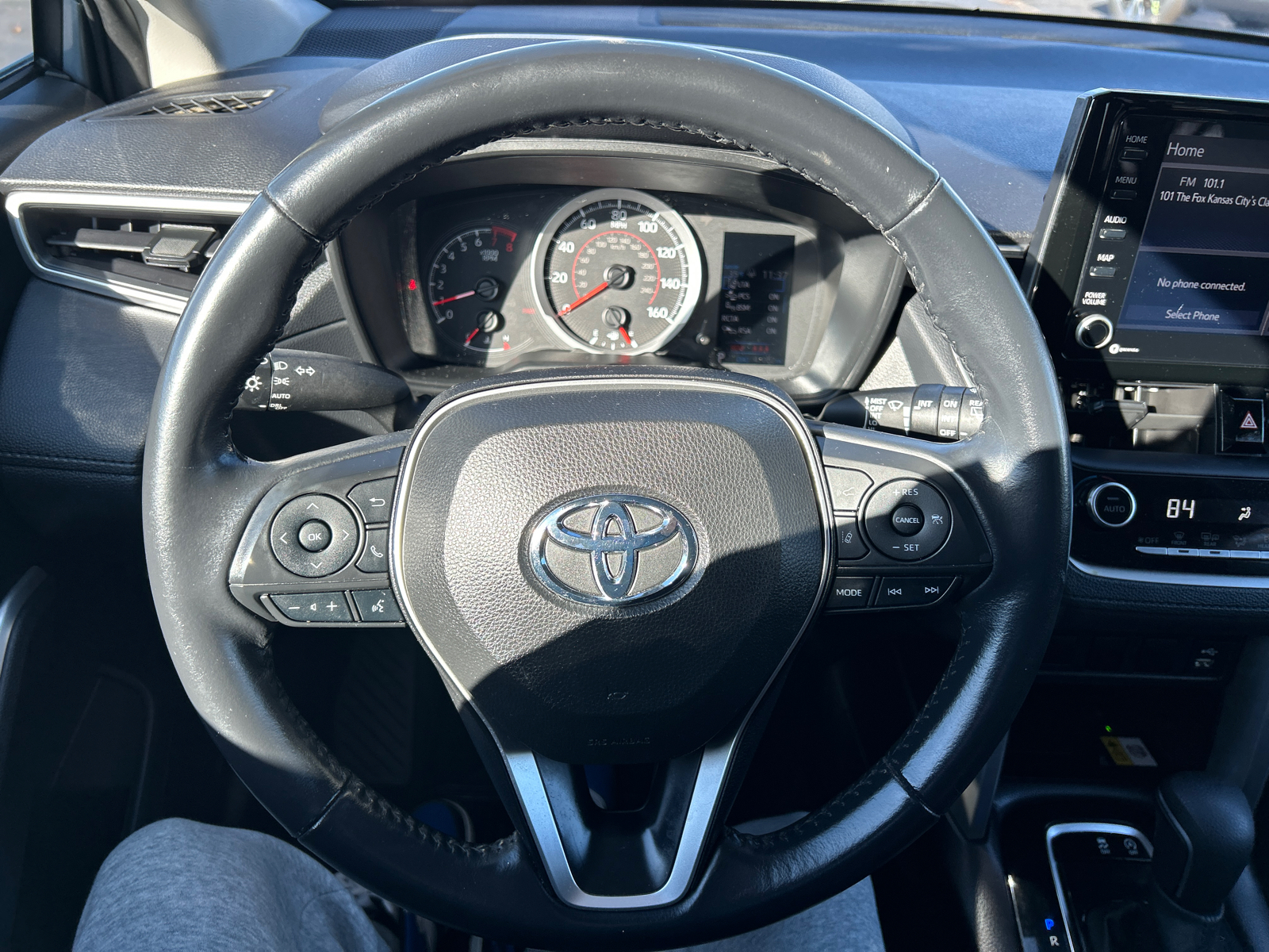 2022 Toyota Corolla Cross LE 23