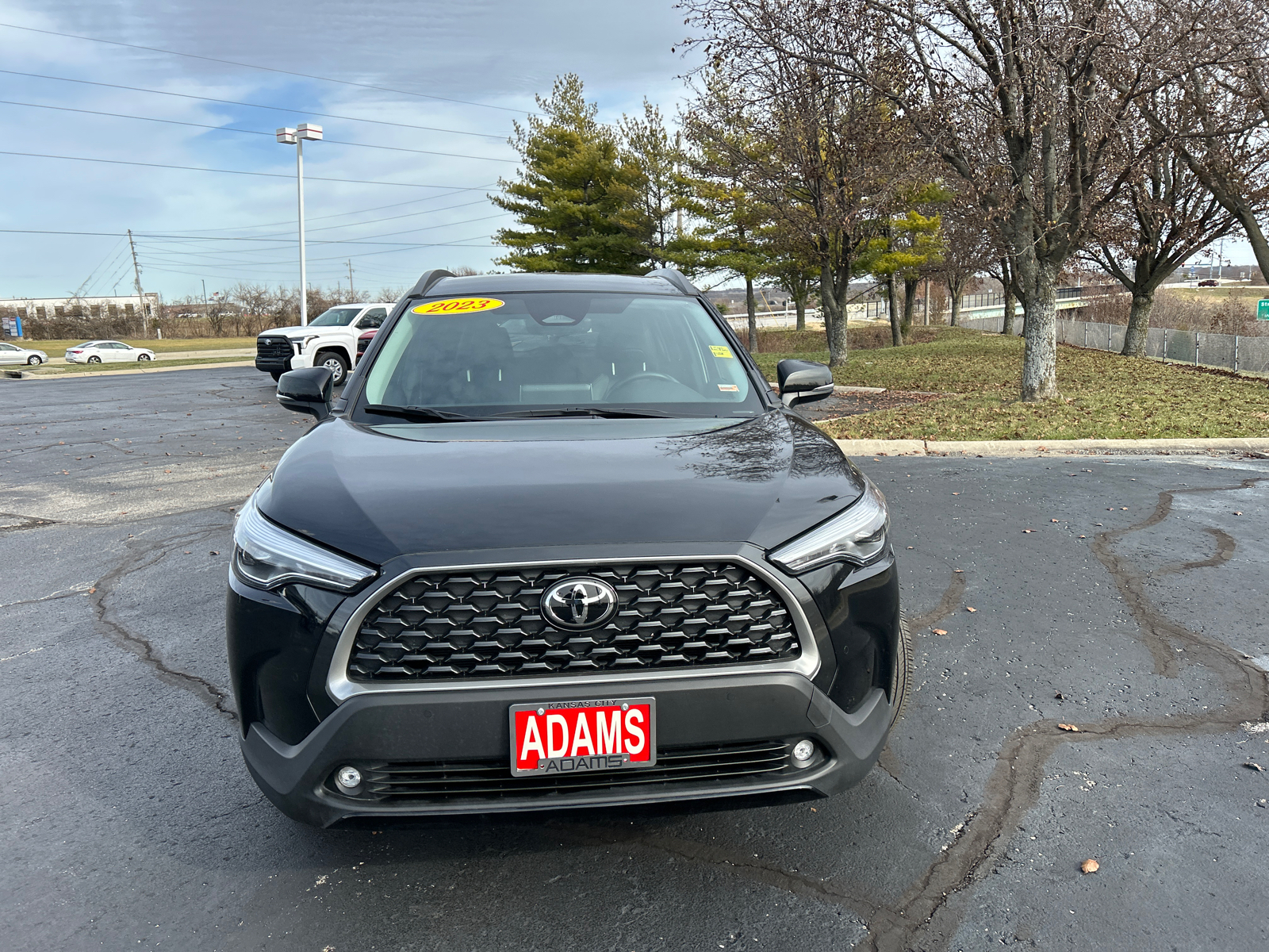 2023 Toyota Corolla Cross XLE 3