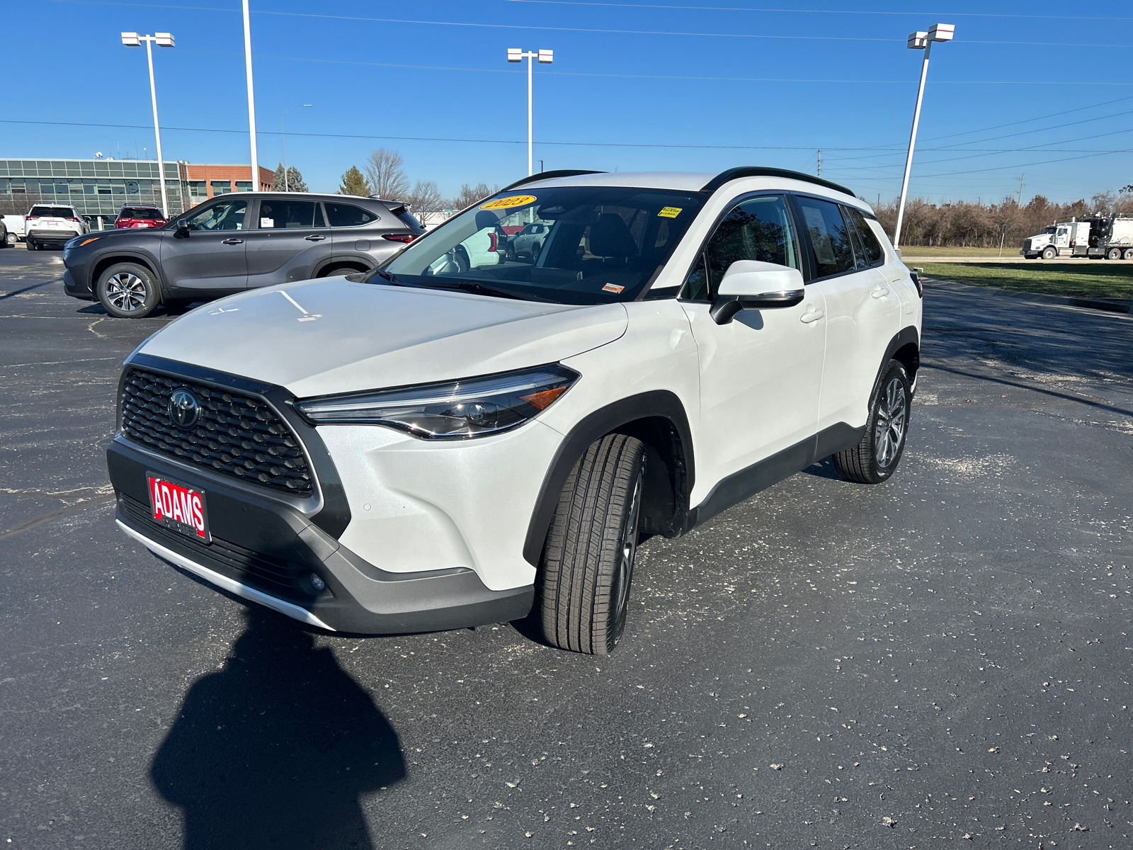 2023 Toyota Corolla Cross XLE 4