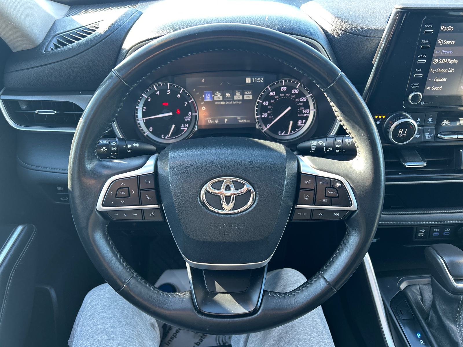 2022 Toyota Highlander XLE 32