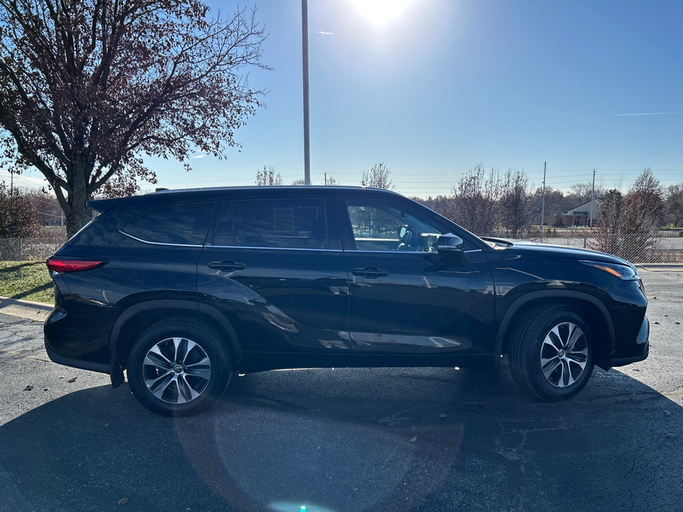 2022 Toyota Highlander XLE 10