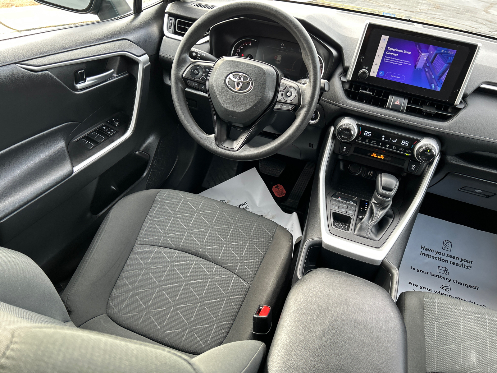 2023 Toyota RAV4 XLE 18