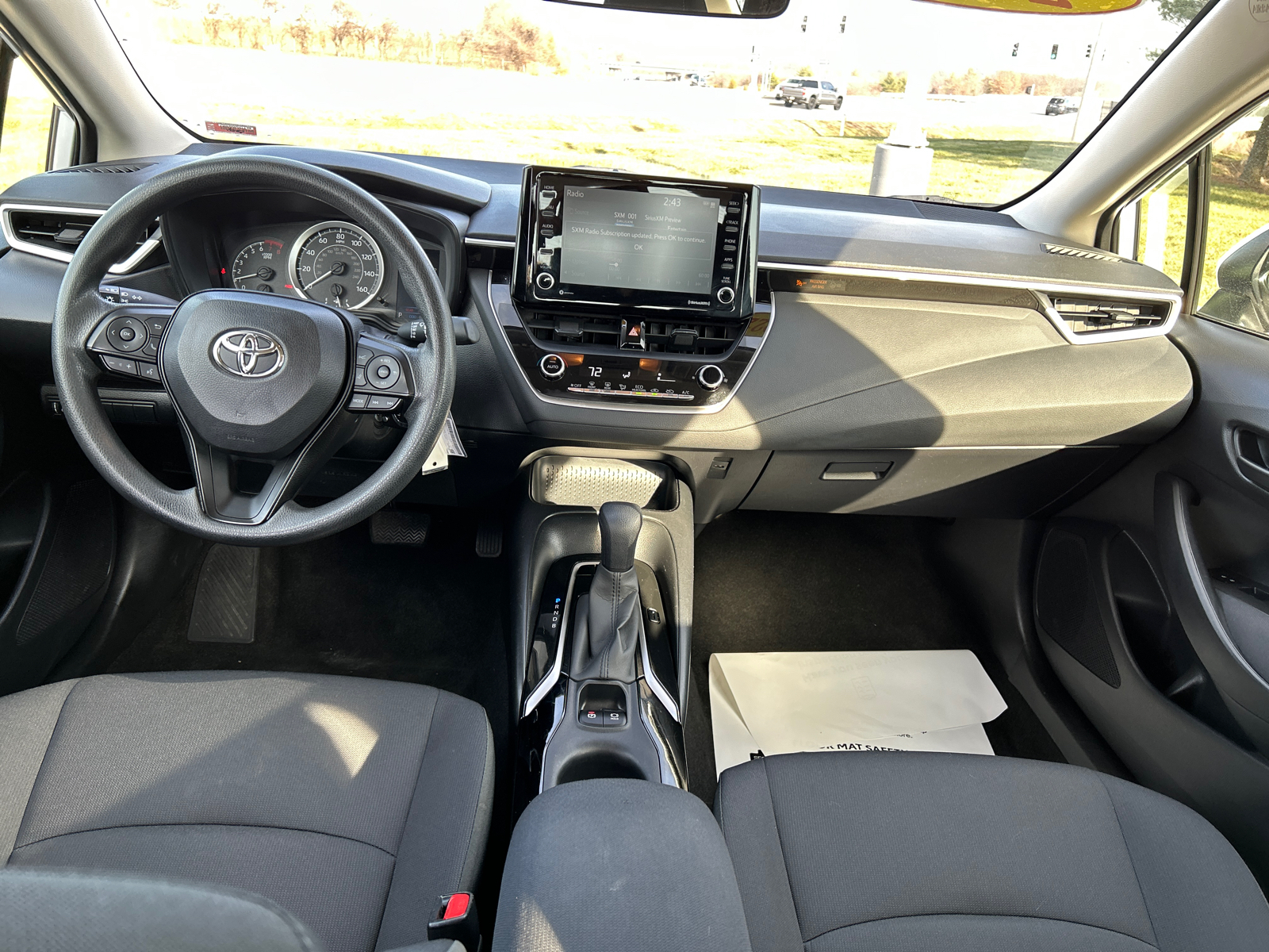 2022 Toyota Corolla LE 15