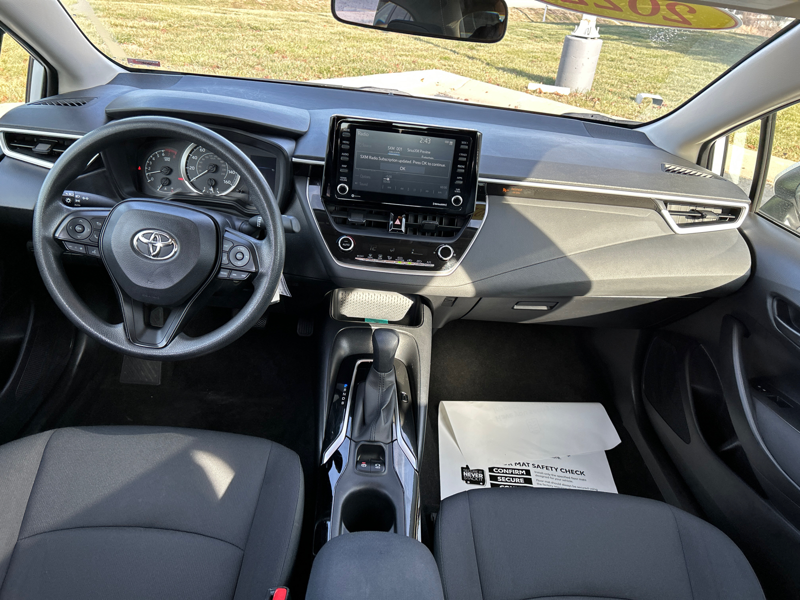 2022 Toyota Corolla LE 17