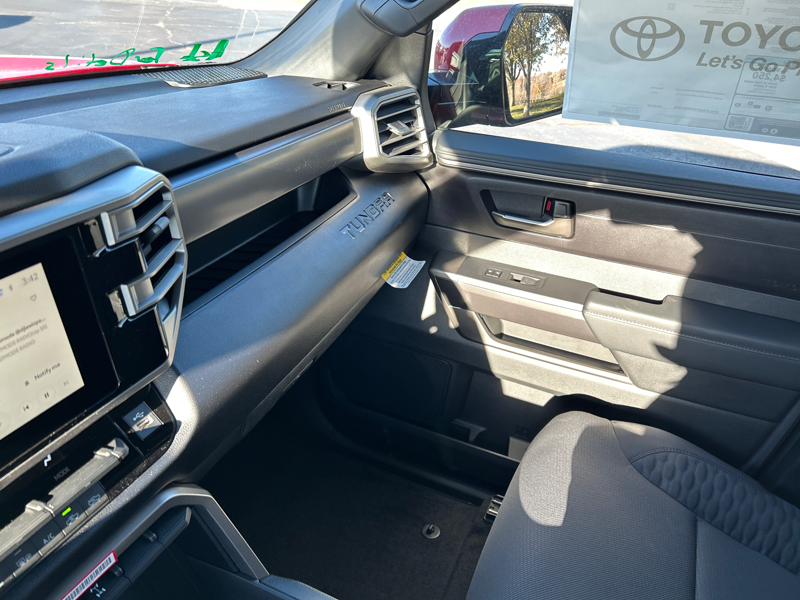 2025 Toyota Tundra 4WD SR5 34