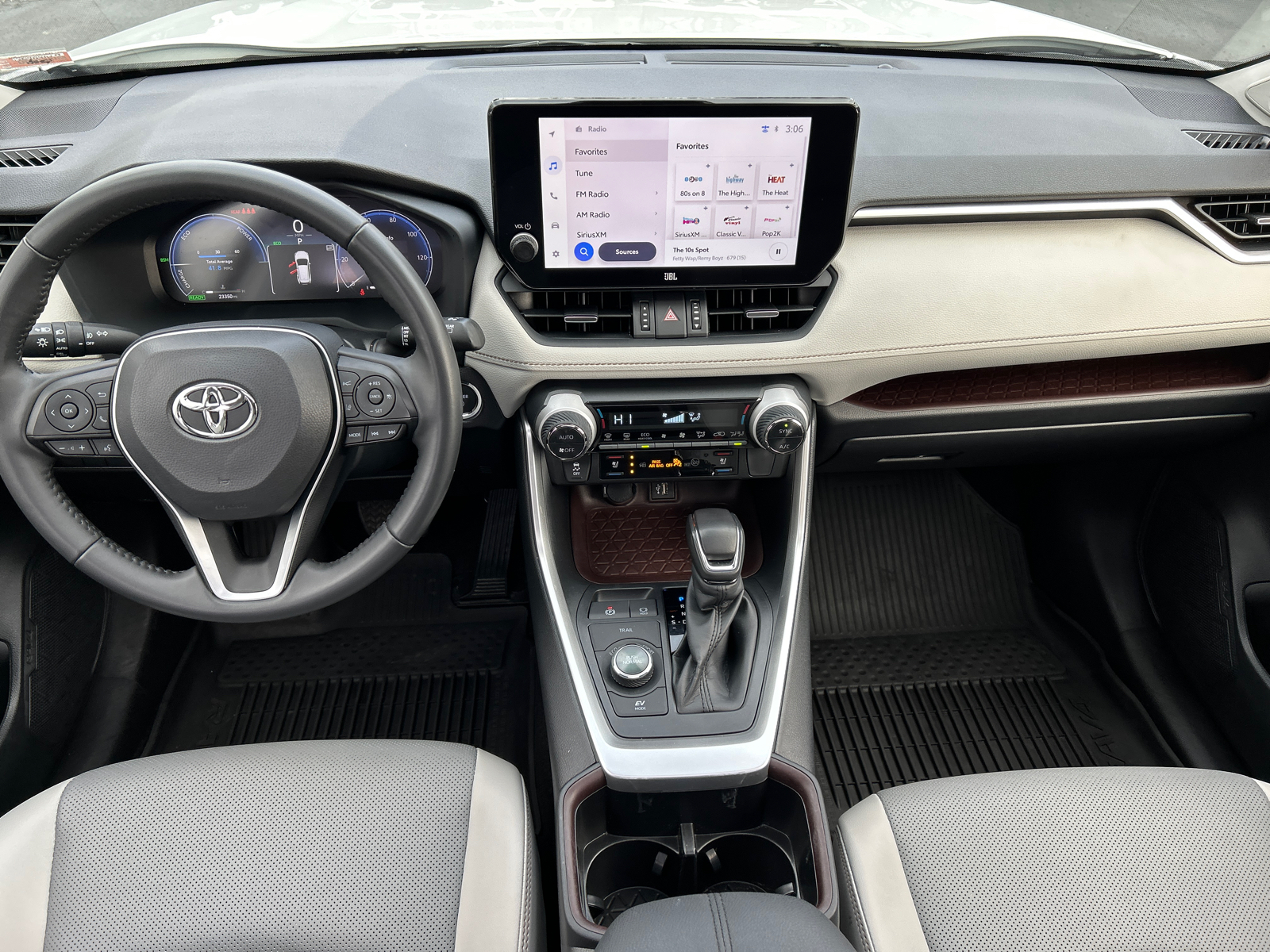 2023 Toyota RAV4 Hybrid Limited 18