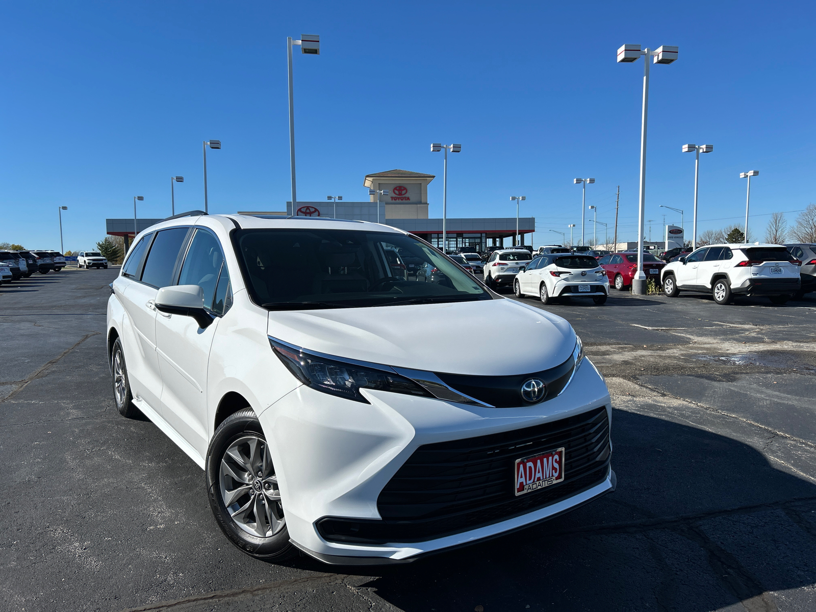 2024 Toyota Sienna LE 2