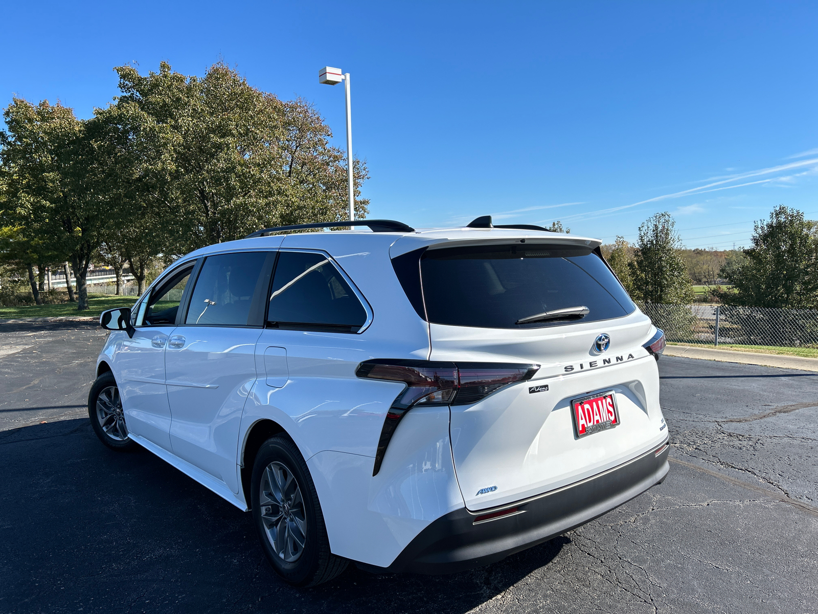 2024 Toyota Sienna LE 7