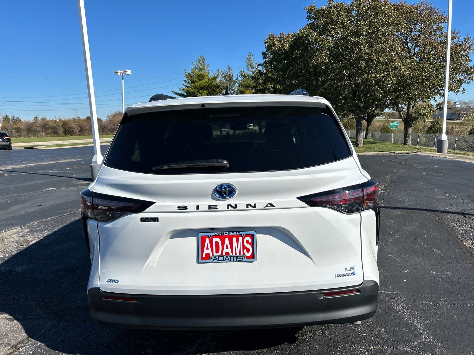 2024 Toyota Sienna LE 8