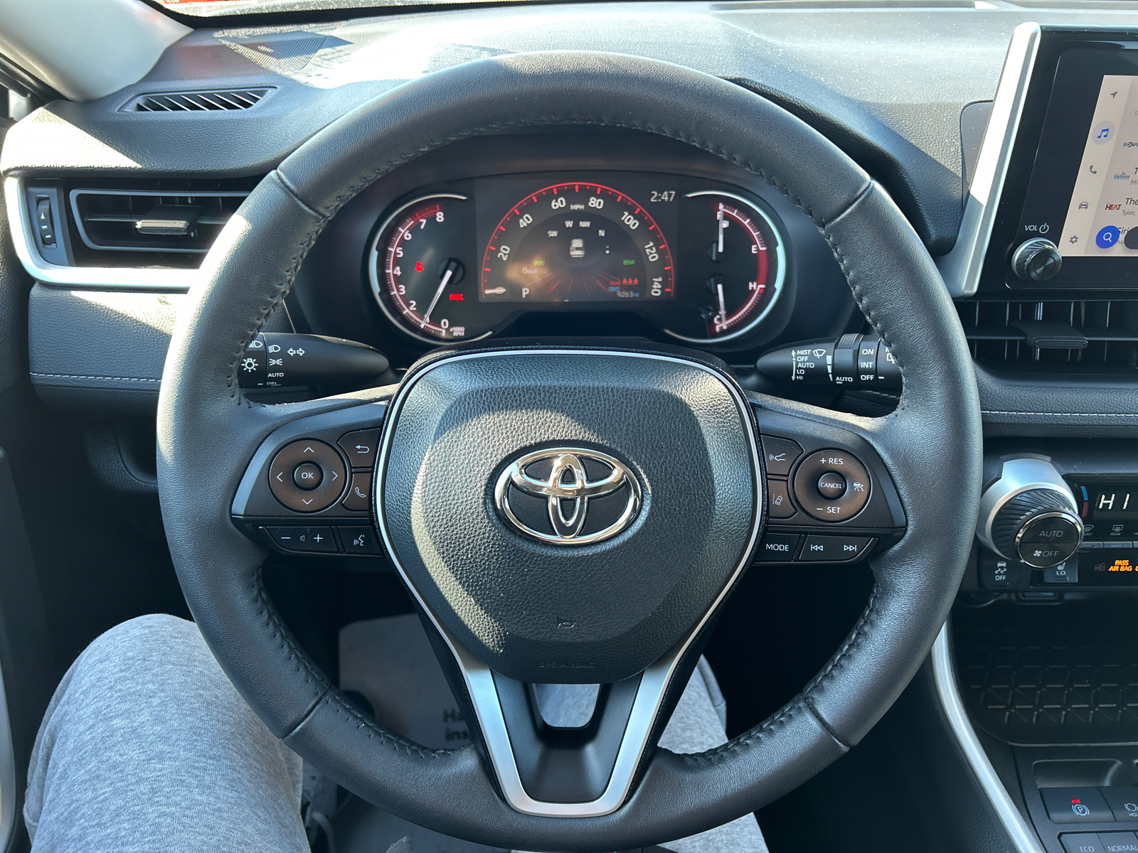 2024 Toyota RAV4 XLE 24