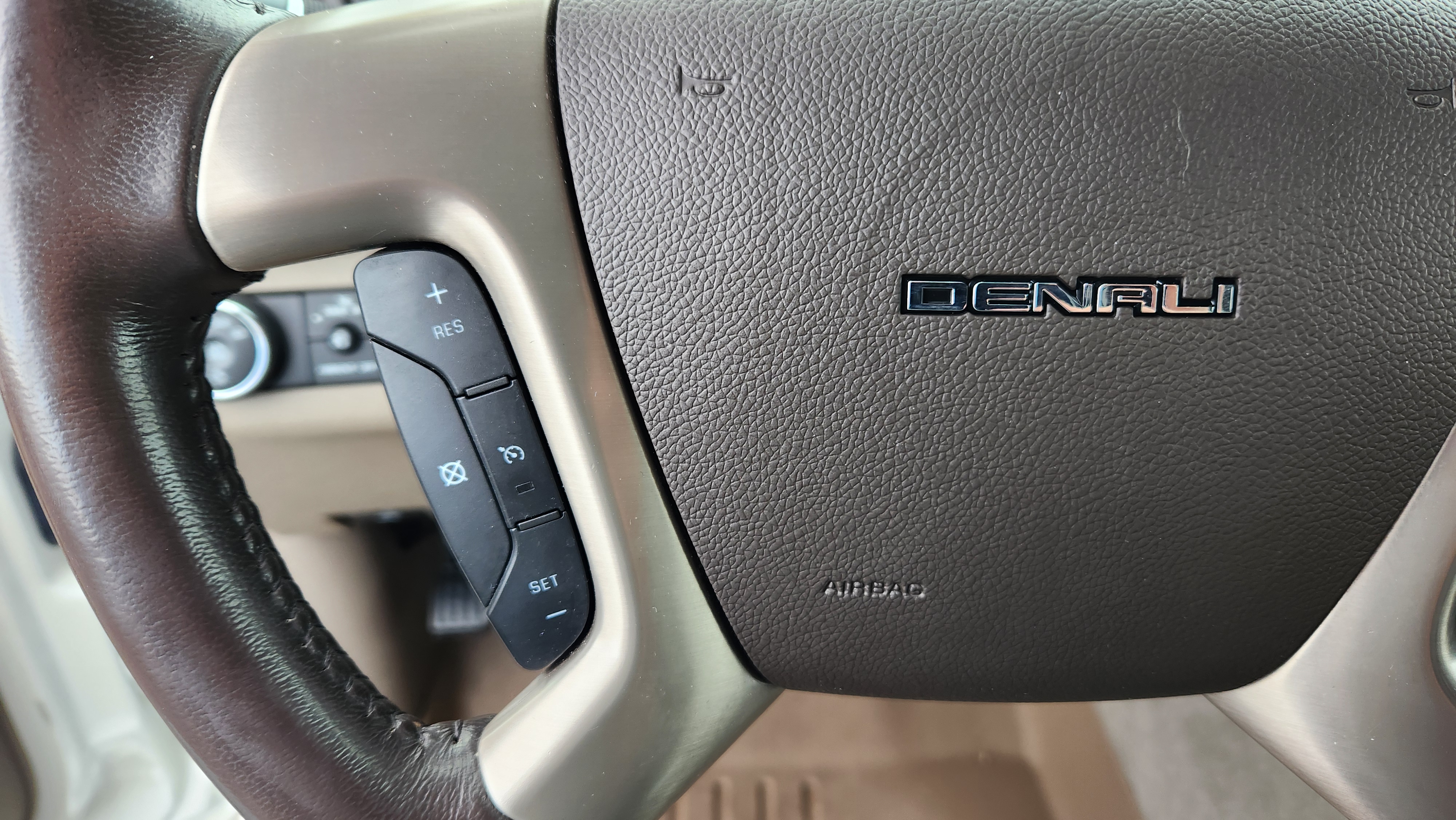 2014 GMC Acadia Denali 17