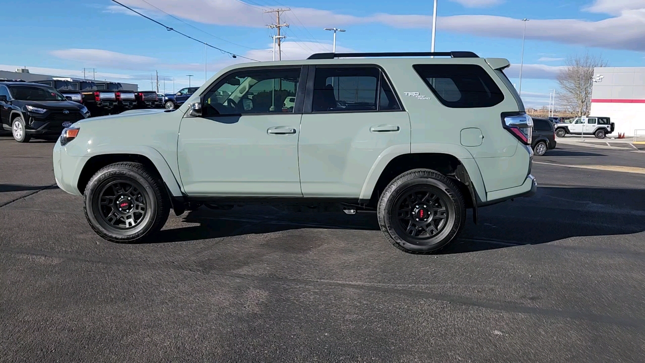 2023 Toyota 4Runner TRD Off Road Premium 2