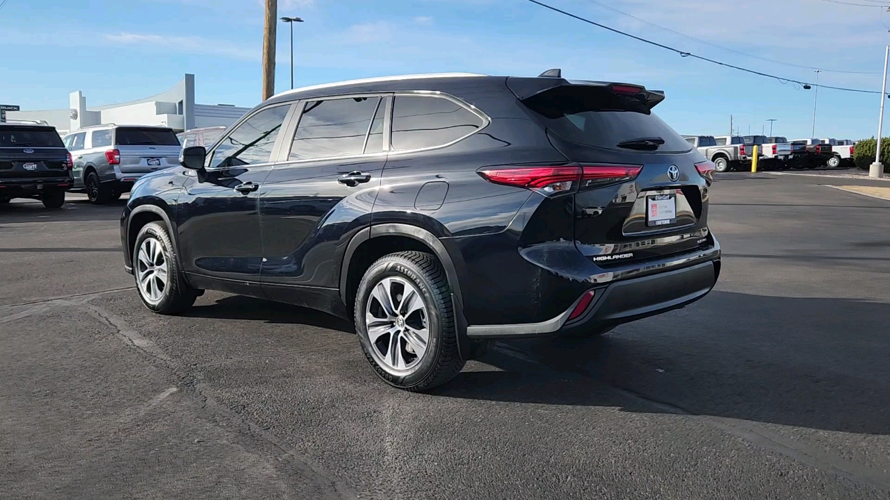 2023 Toyota Highlander XLE 3