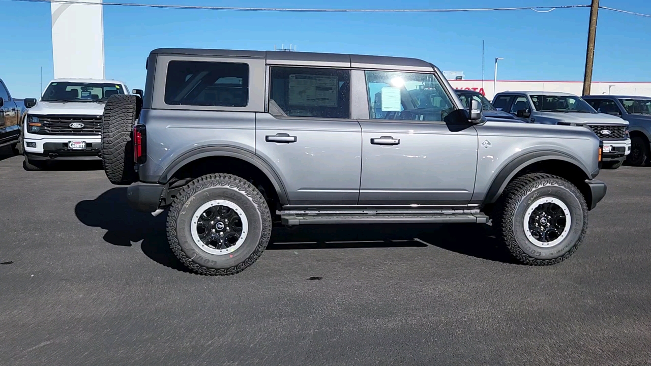 2024 Ford Bronco Outer Banks 2