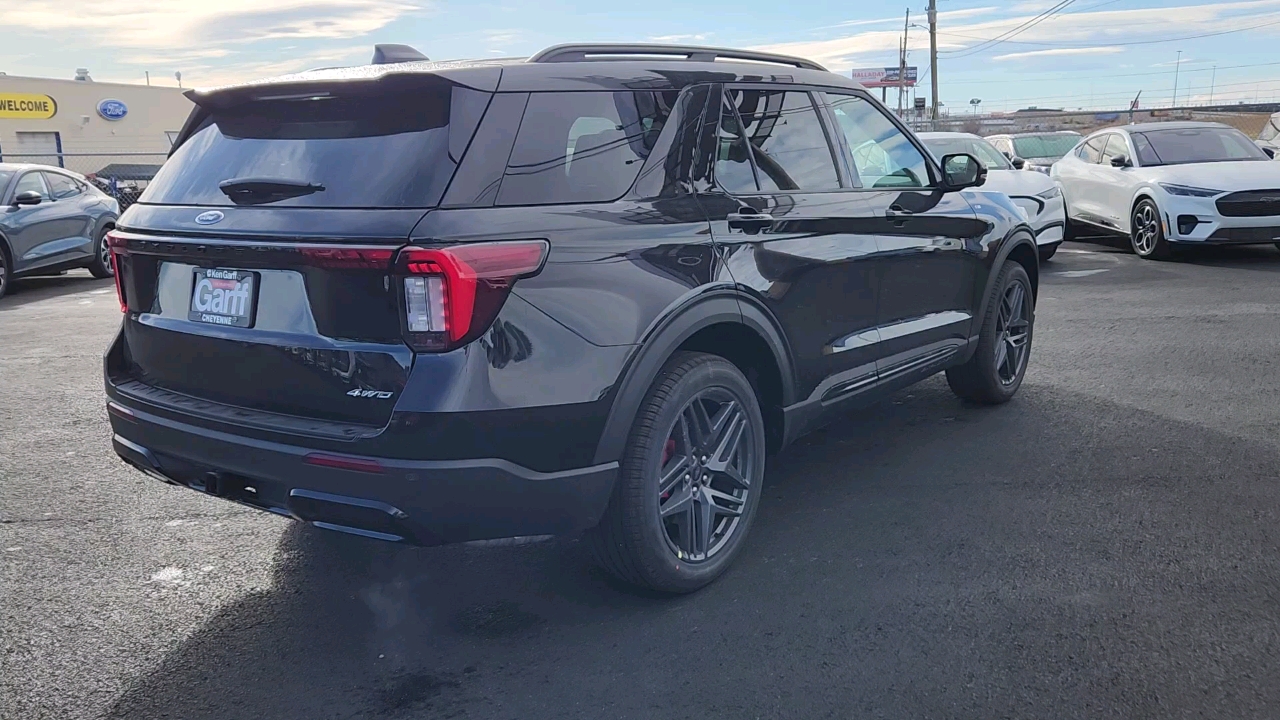 2025 Ford Explorer ST-Line 5