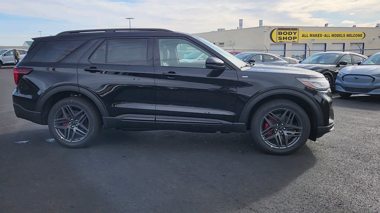 2025 Ford Explorer ST-Line 6