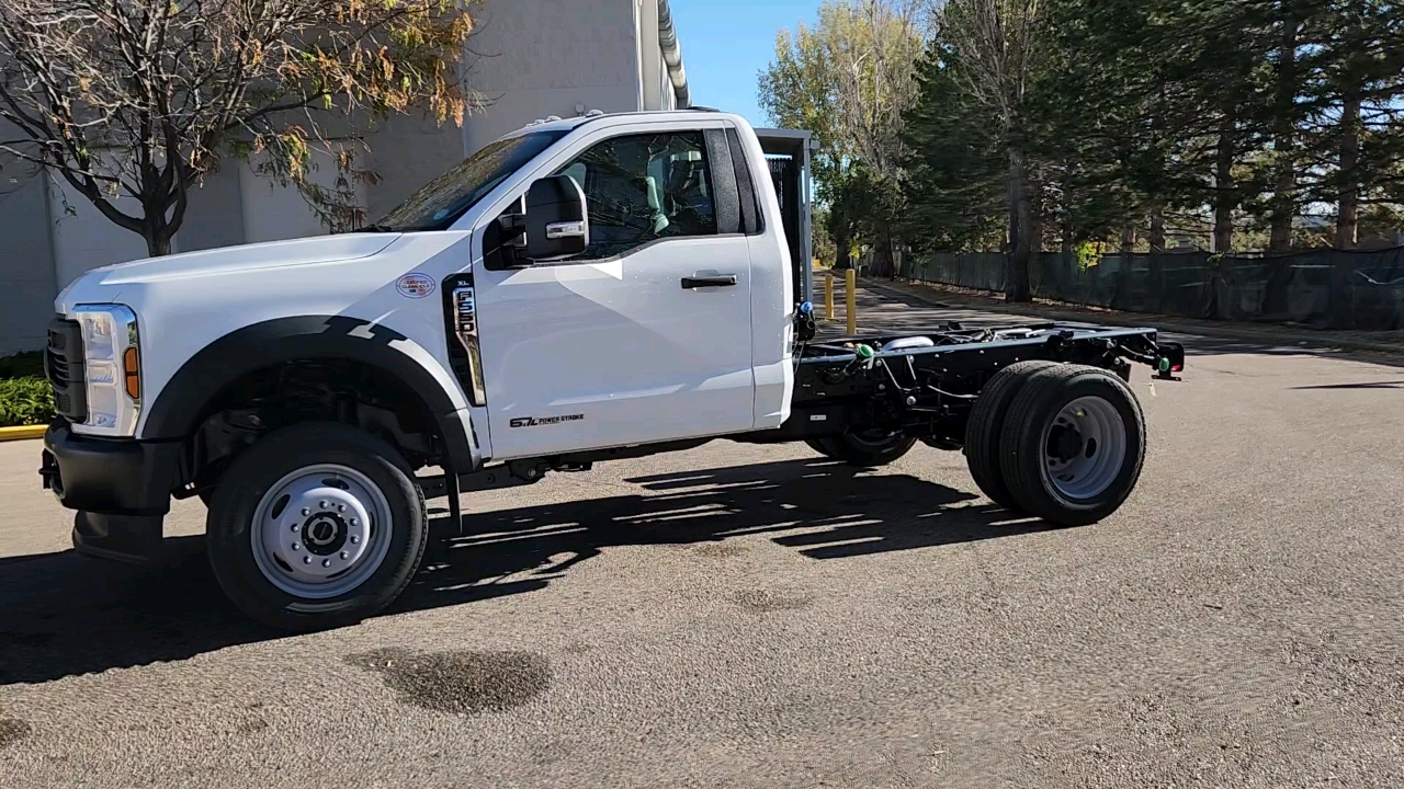 2024 Ford Super Duty F-550 DRW XL 33