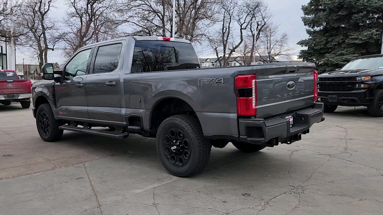 2024 Ford Super Duty F-350 SRW LARIAT 3