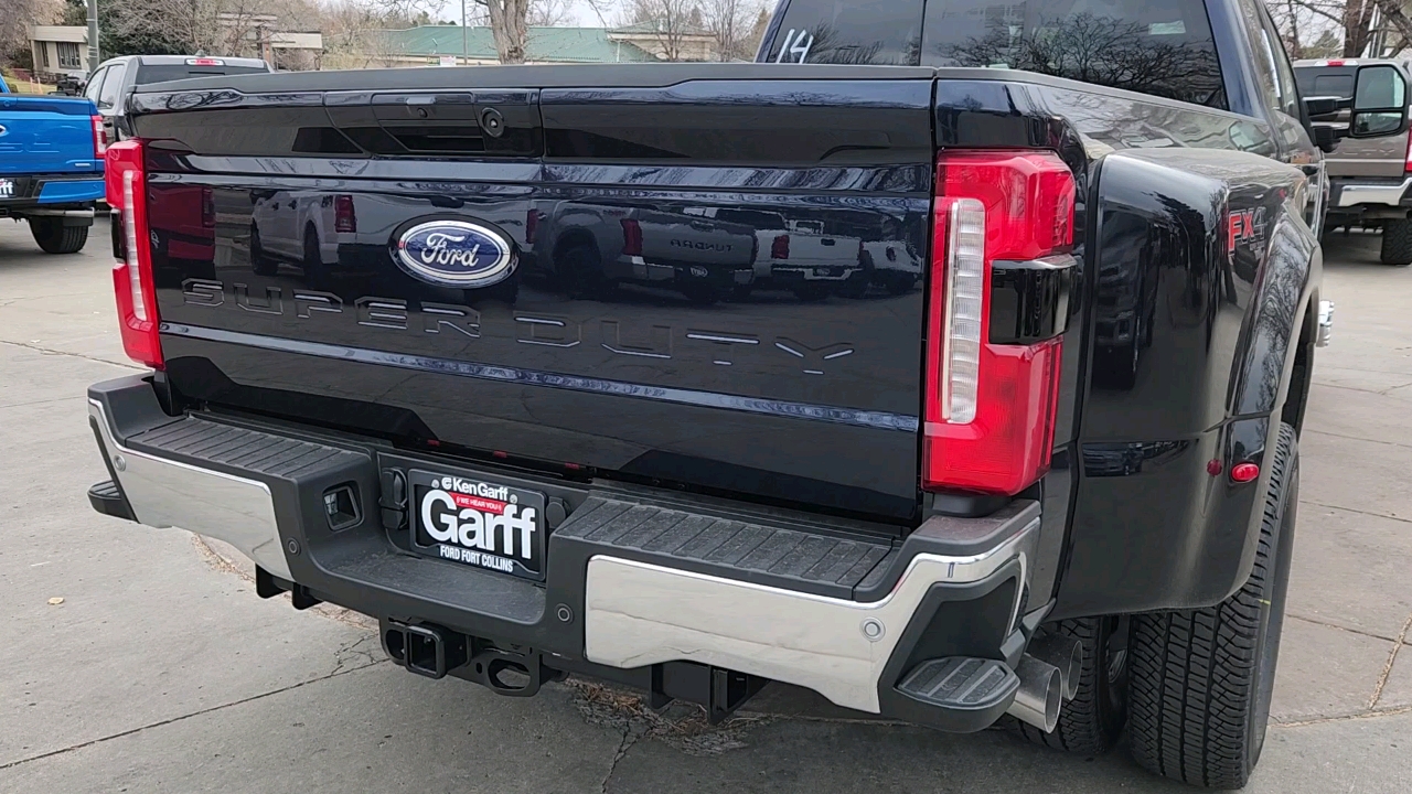 2024 Ford Super Duty F-350 DRW LARIAT 23