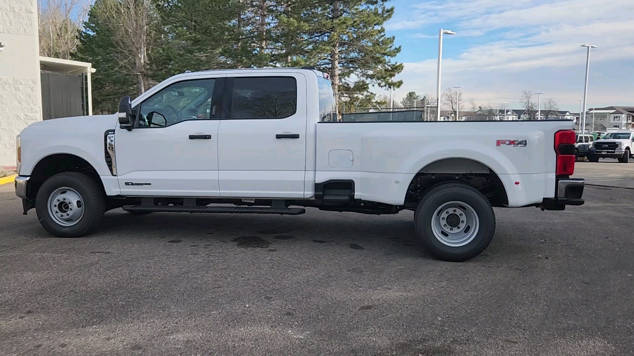 2024 Ford Super Duty F-350 DRW XLT 2