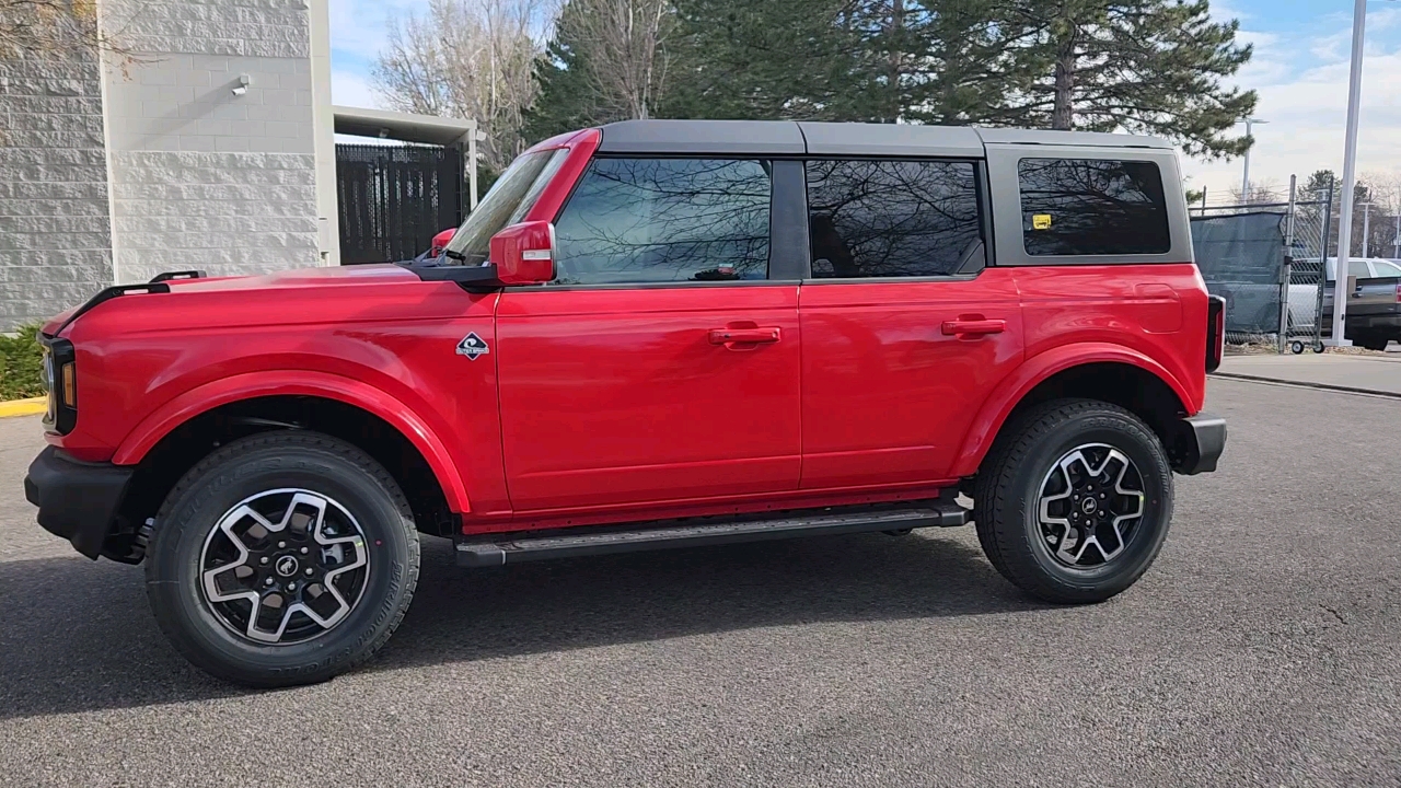 2024 Ford Bronco Outer Banks 2