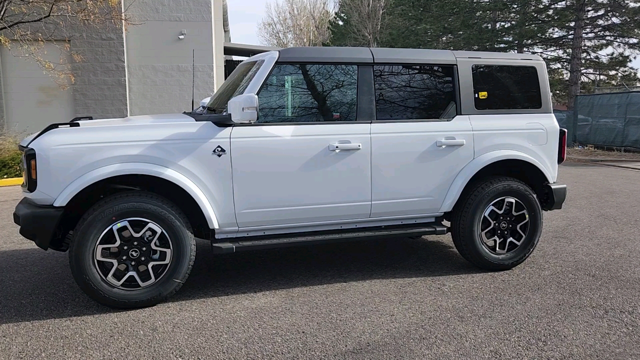 2024 Ford Bronco Outer Banks 2