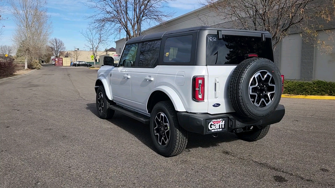 2024 Ford Bronco Outer Banks 3