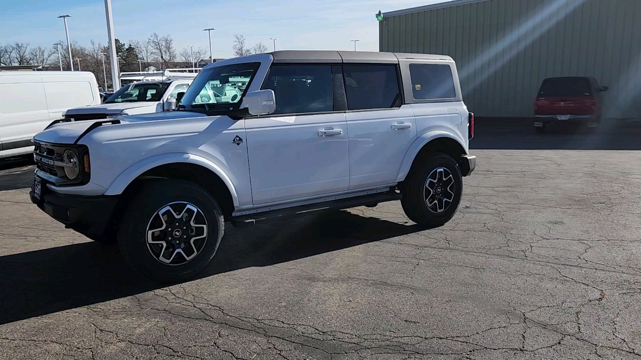 2024 Ford Bronco Outer Banks 2