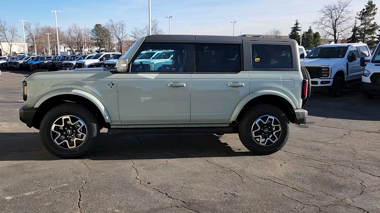 2024 Ford Bronco Outer Banks 2