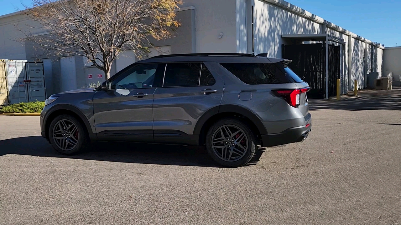 2025 Ford Explorer ST 4