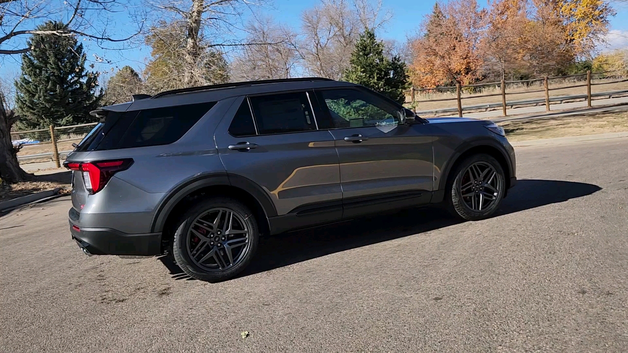 2025 Ford Explorer ST 8