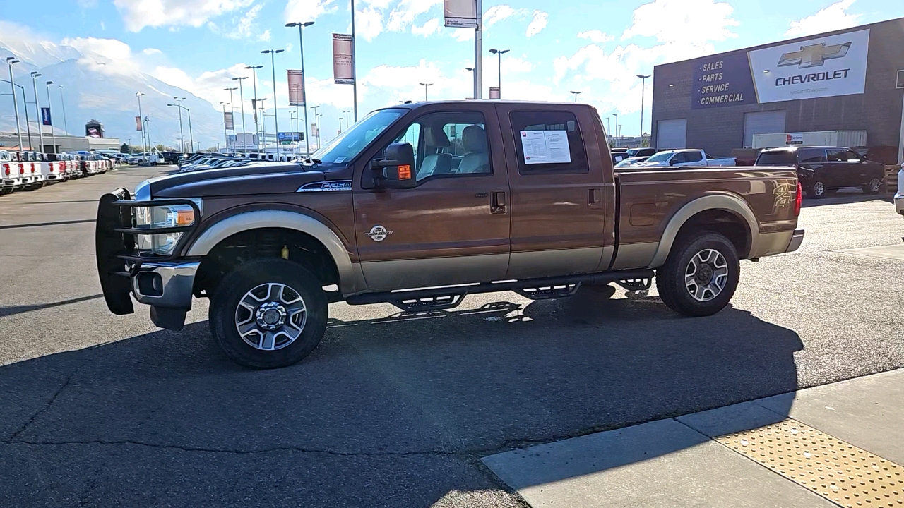 2011 Ford Super Duty F-250 SRW Lariat 2