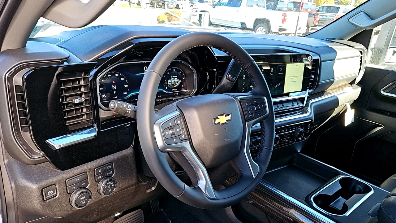 2025 Chevrolet Silverado 3500HD LT 9