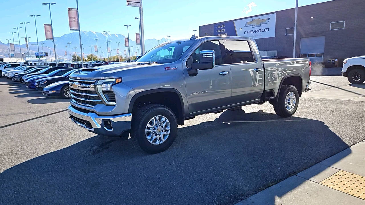 2025 Chevrolet Silverado 3500HD LTZ 2