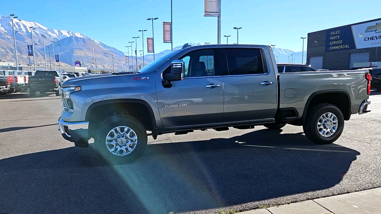 2025 Chevrolet Silverado 3500HD LTZ 2