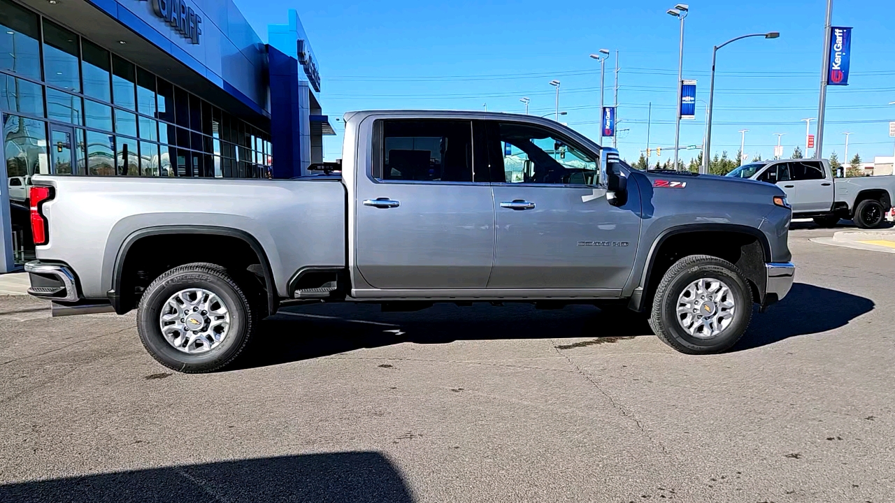 2025 Chevrolet Silverado 3500HD LTZ 6