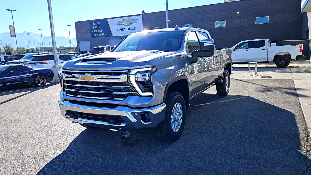 2025 Chevrolet Silverado 3500HD LTZ 8