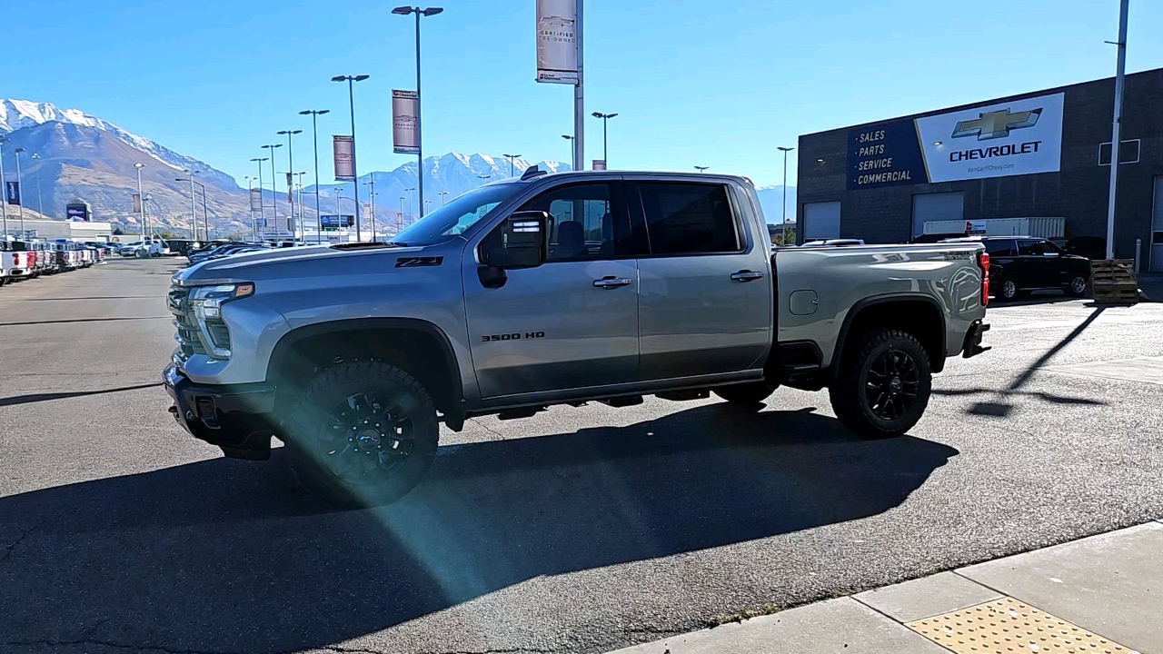 2025 Chevrolet Silverado 3500HD LTZ 2