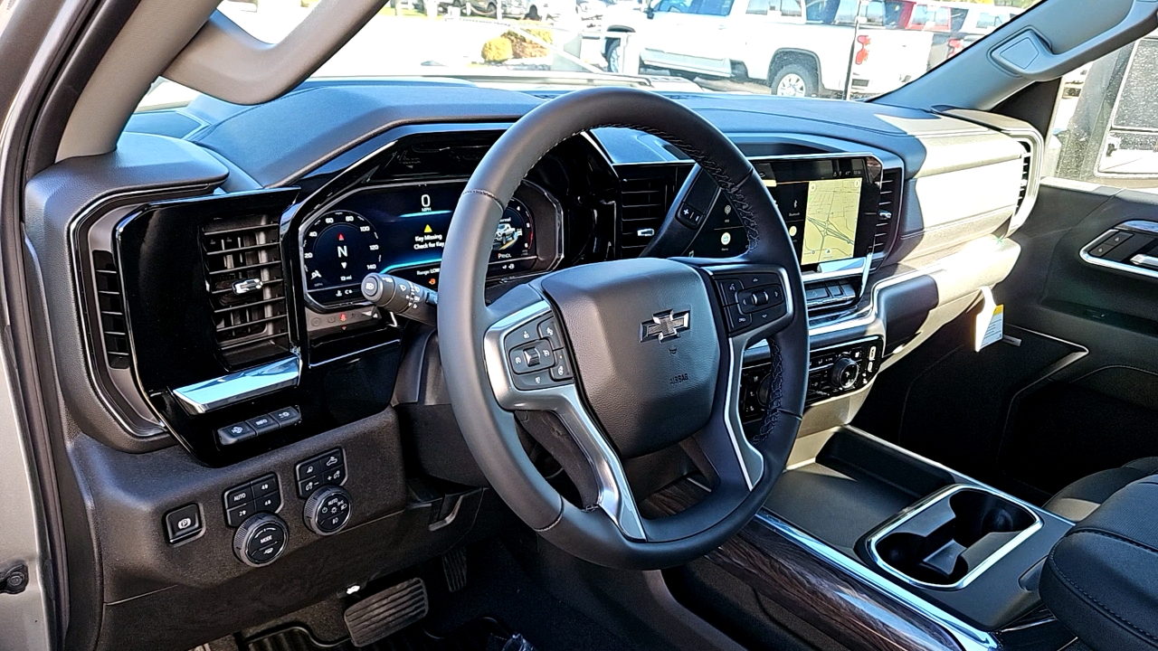 2025 Chevrolet Silverado 3500HD LTZ 9