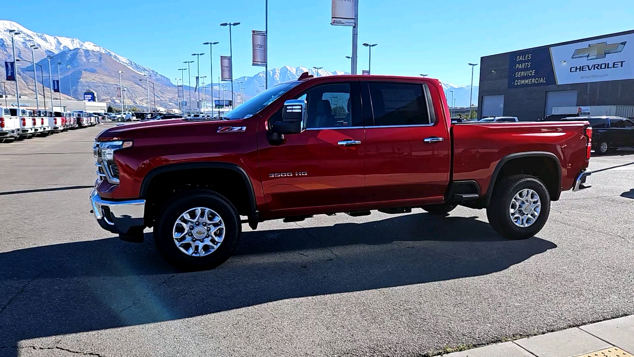 2025 Chevrolet Silverado 3500HD LTZ 2