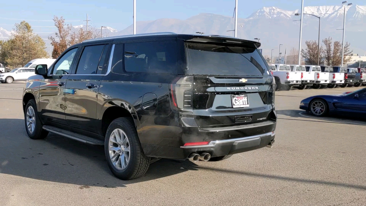 2025 Chevrolet Suburban  3