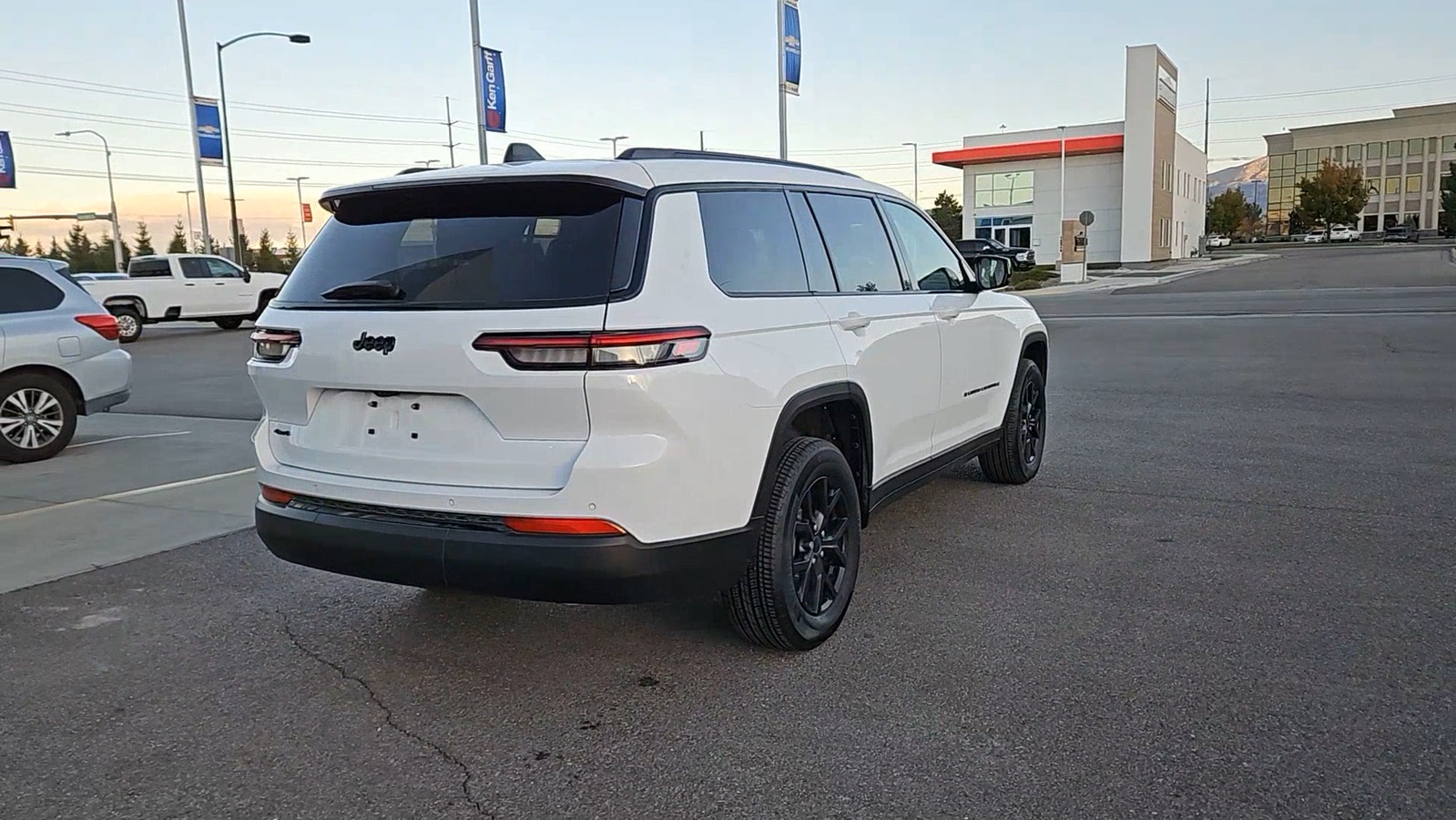 2024 Jeep Grand Cherokee L Altitude X 8