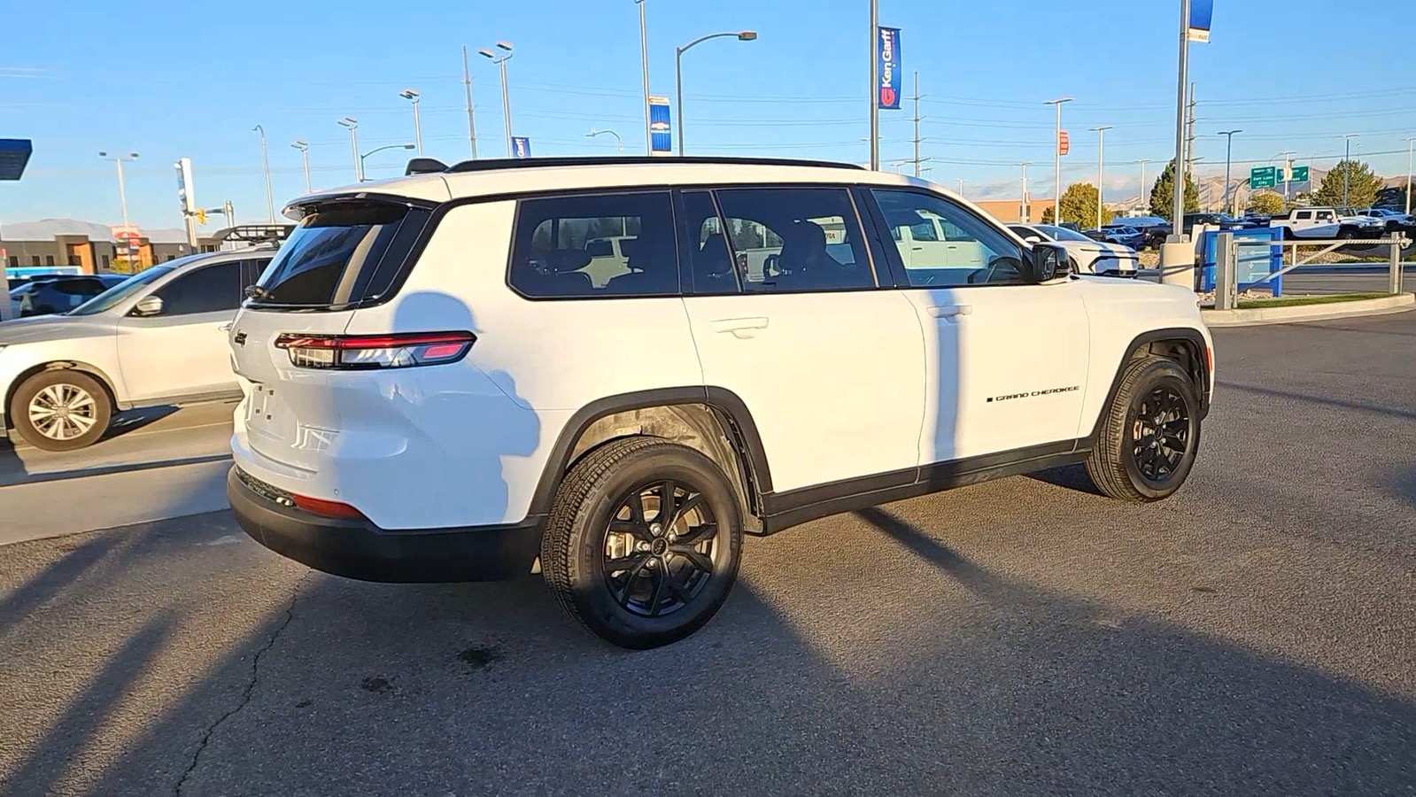 2024 Jeep Grand Cherokee L Altitude X 30