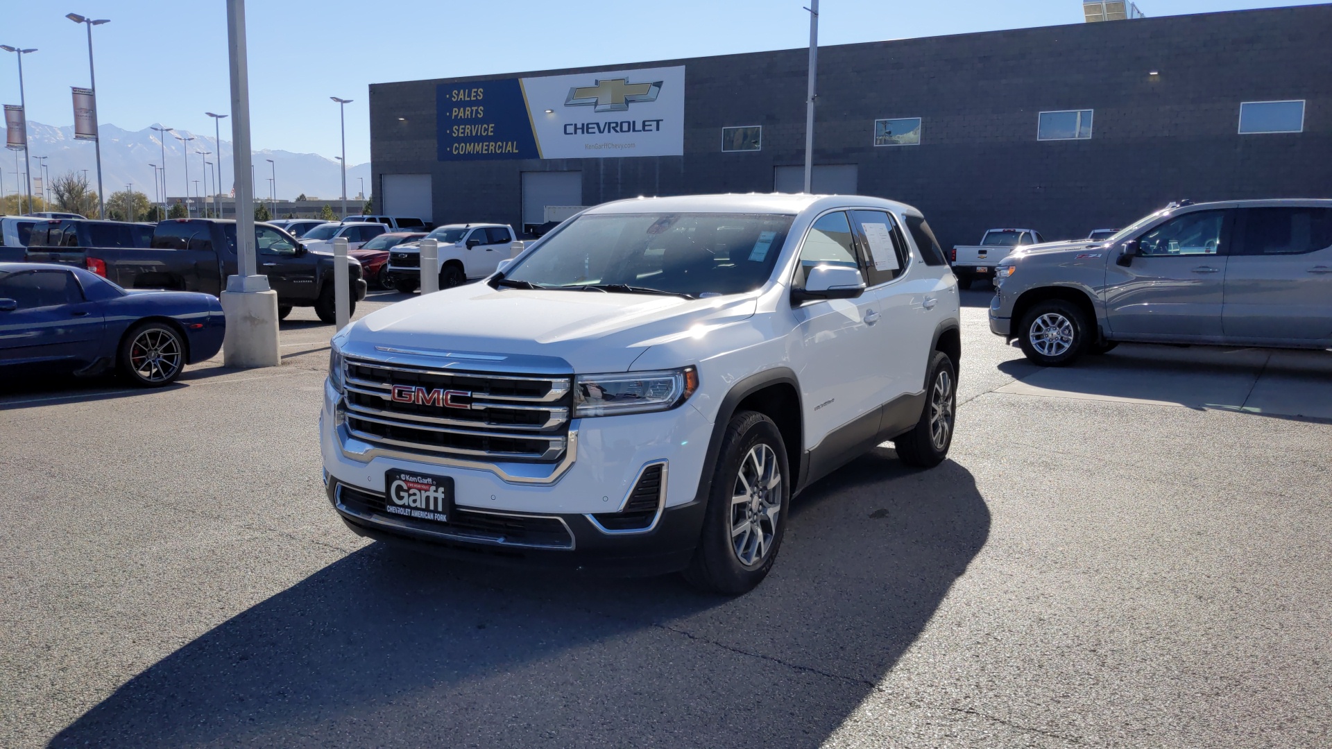 2023 GMC Acadia SLE 1